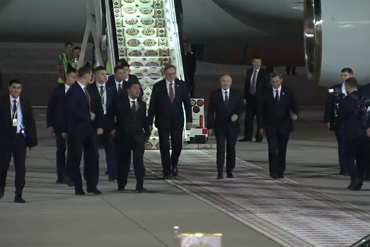 Путин прилетел в Туркменистан с рабочим визитом