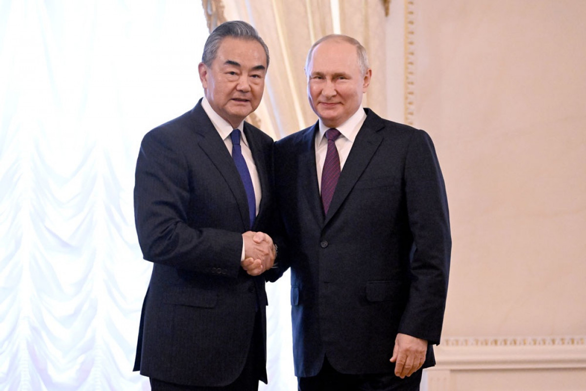 Путин встретился с главой МИД Китая