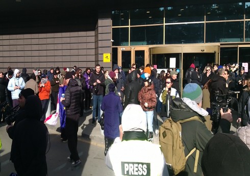 Пытавшиеся перекрыть ведущую из Тбилиси магистраль переместились к парламенту