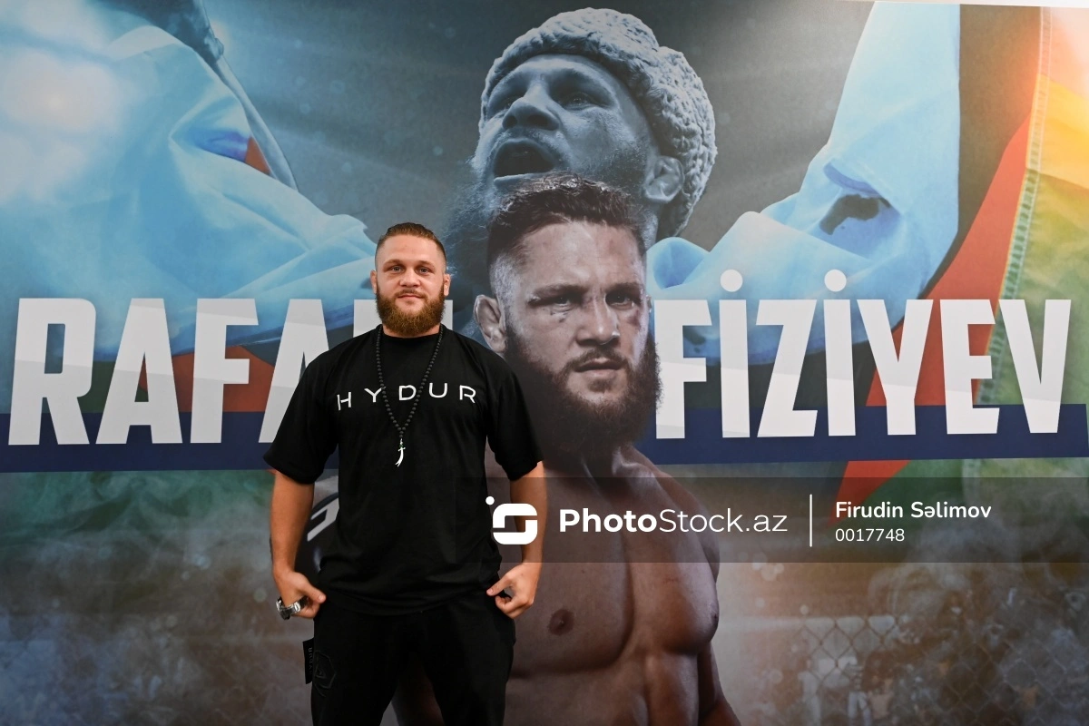 Рафаэль Физиев прибыл в Баку для участия в турнире UFC