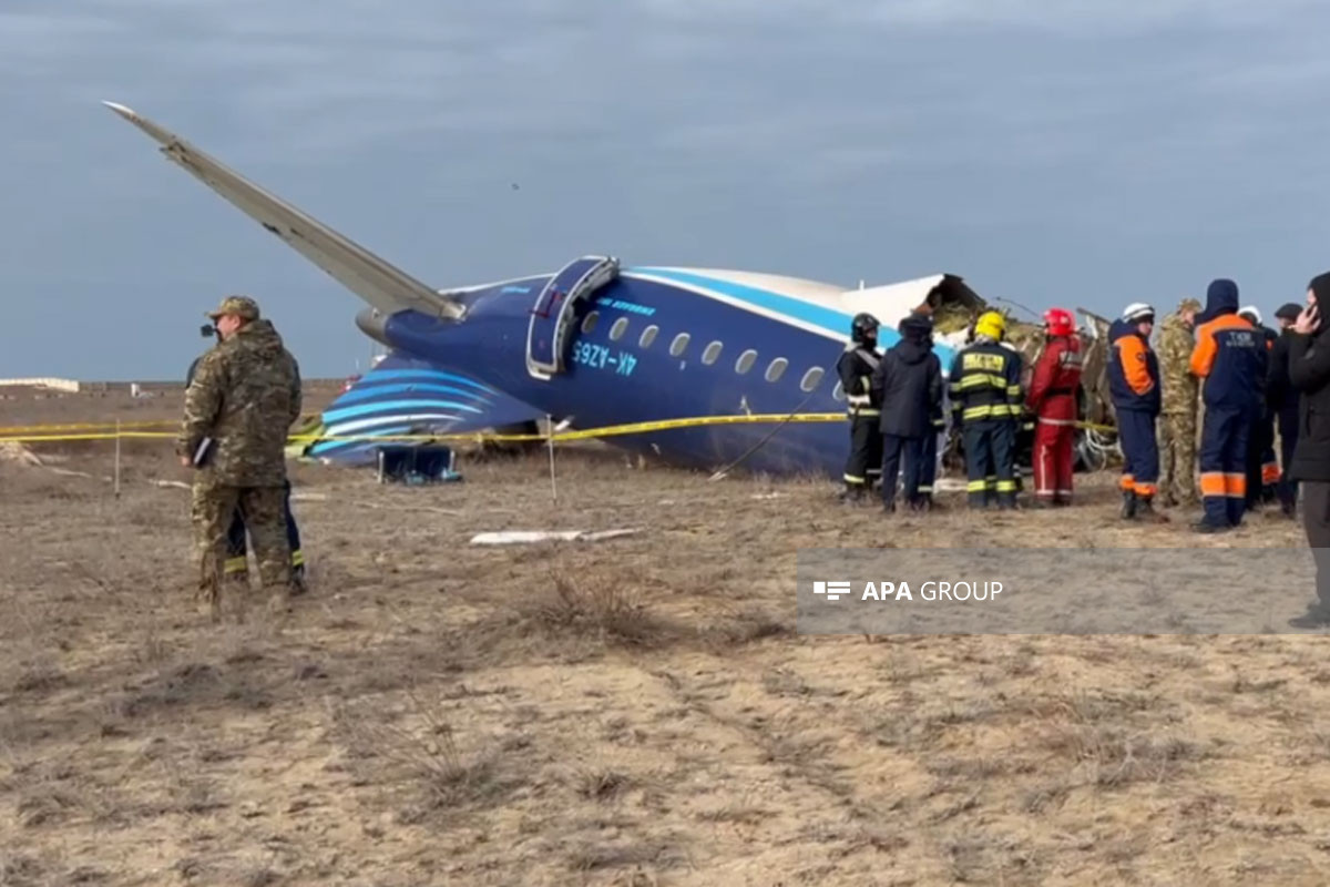 Расследование крушения самолета AZAL перешло в стадию анализа материалов