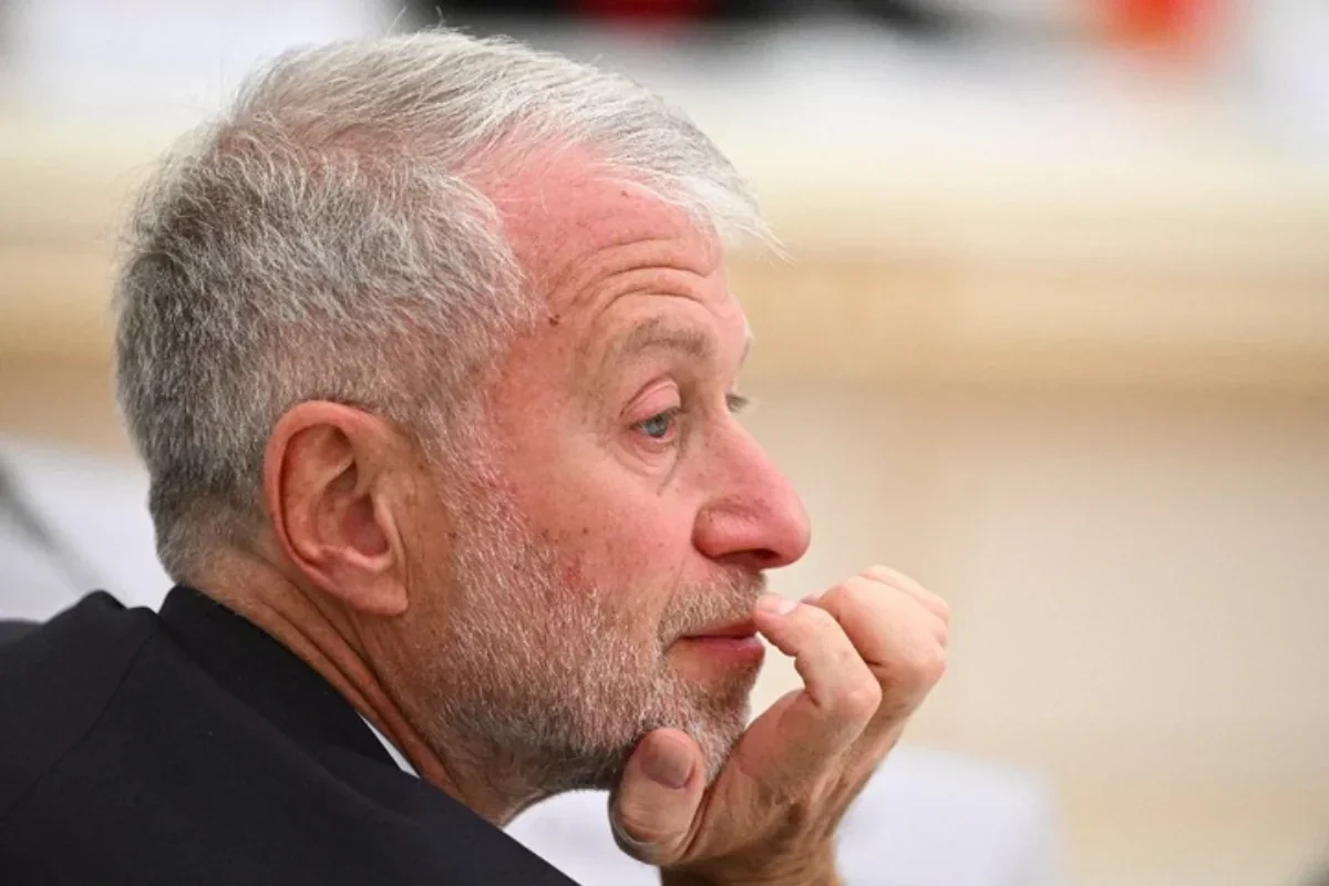 Роман Абрамович находится в Баку