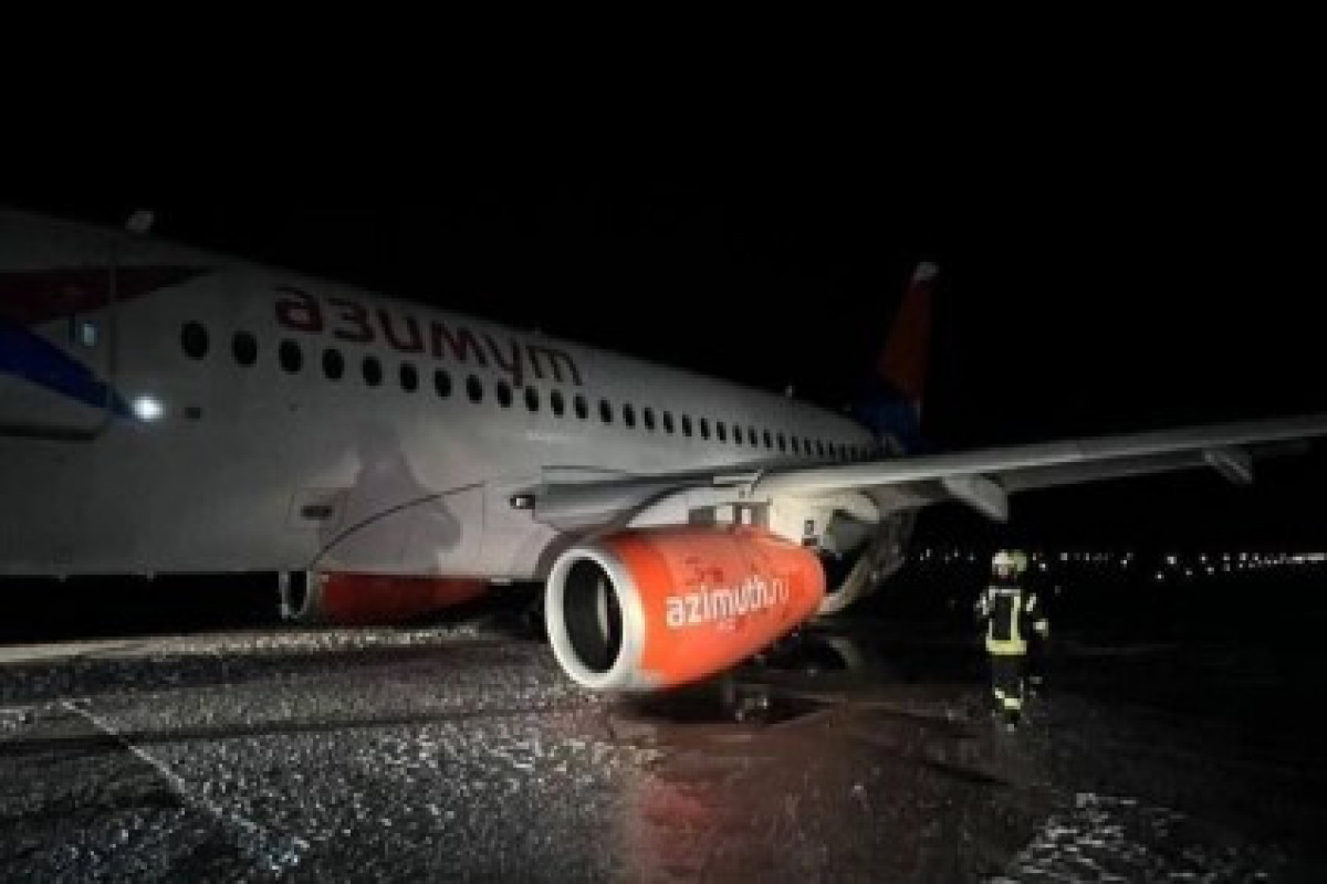 Российский самолет SSJ-100 загорелся в аэропорту Антальи-ВИДЕО-ОБНОВЛЕНО