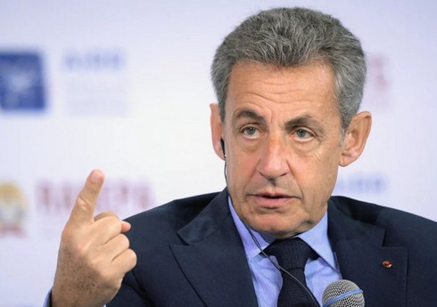 С экс-президента Франции досрочно сняли электронный браслет
