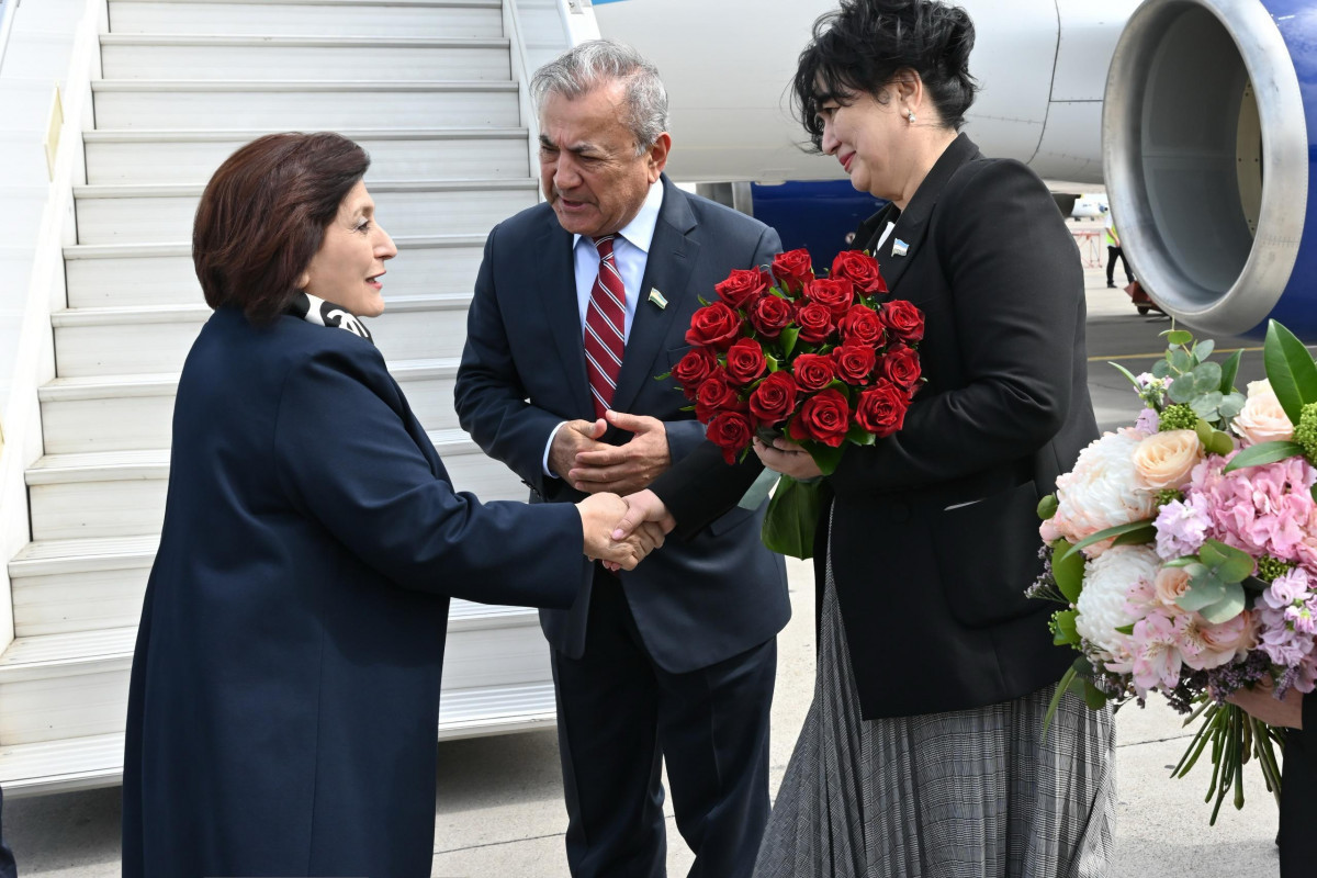 Сахиба Гафарова отправилась с рабочим визитом в Узбекистан