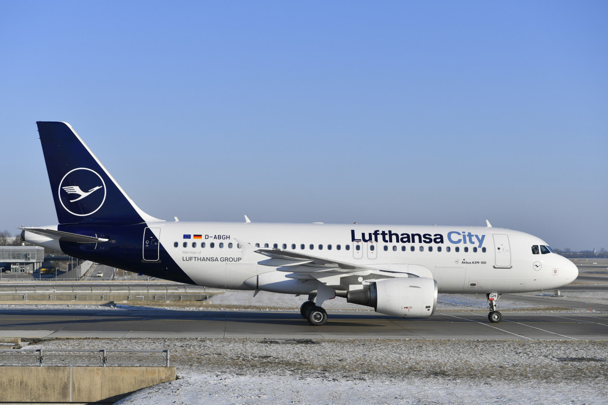 Самолет авиакомпании Lufthansa совершил экстренную посадку в международном аэропорту Гейдар Алиев