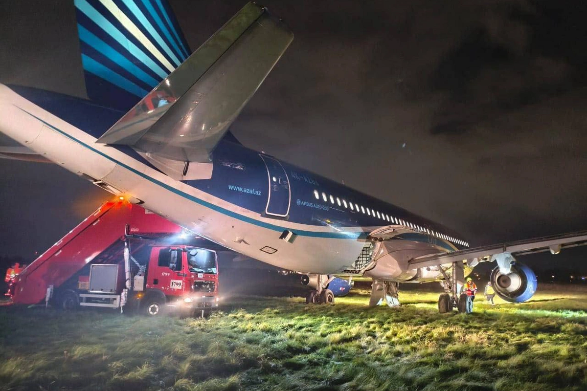 Самолет AZAL вернулся после вылета в Санкт-Петербург