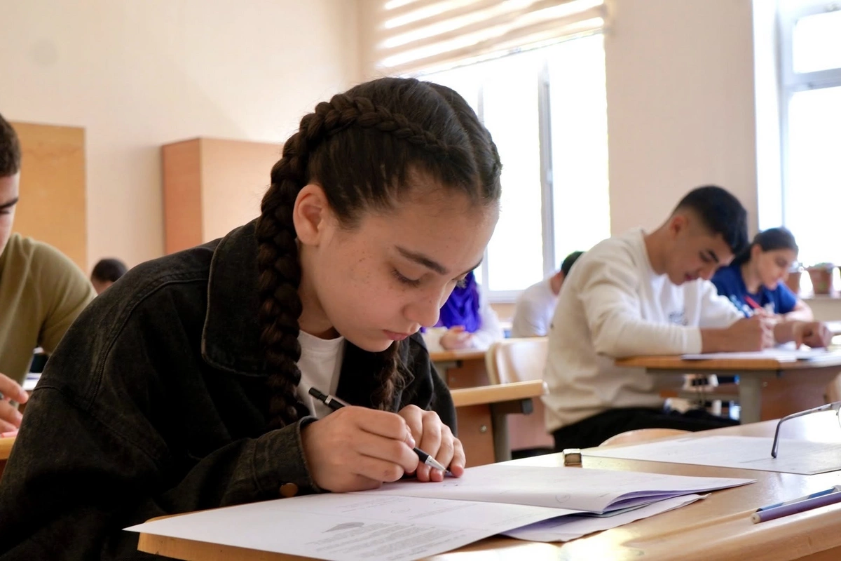 Сегодня в Азербайджане свыше 51 тыс. учащихся сдали выпускной экзамен