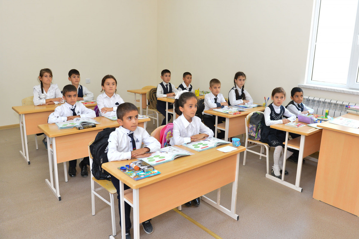 Сегодня в школах заканчиваются зимние каникулы