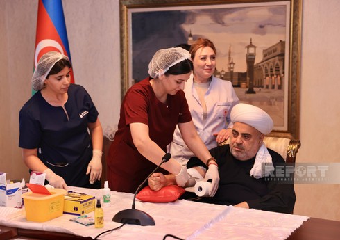Шейх уль-Ислам Пашазаде сдал кровь в рамках акции ко дню Ашура