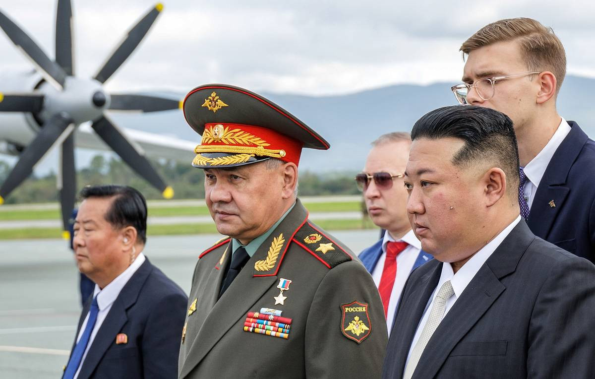 Шойгу по поручению Путина прилетел в Пхеньян, где встретится с Ким Чен Ыном