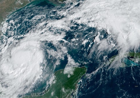 Шторм "Милтон" в Мексиканском заливе усилился до урагана