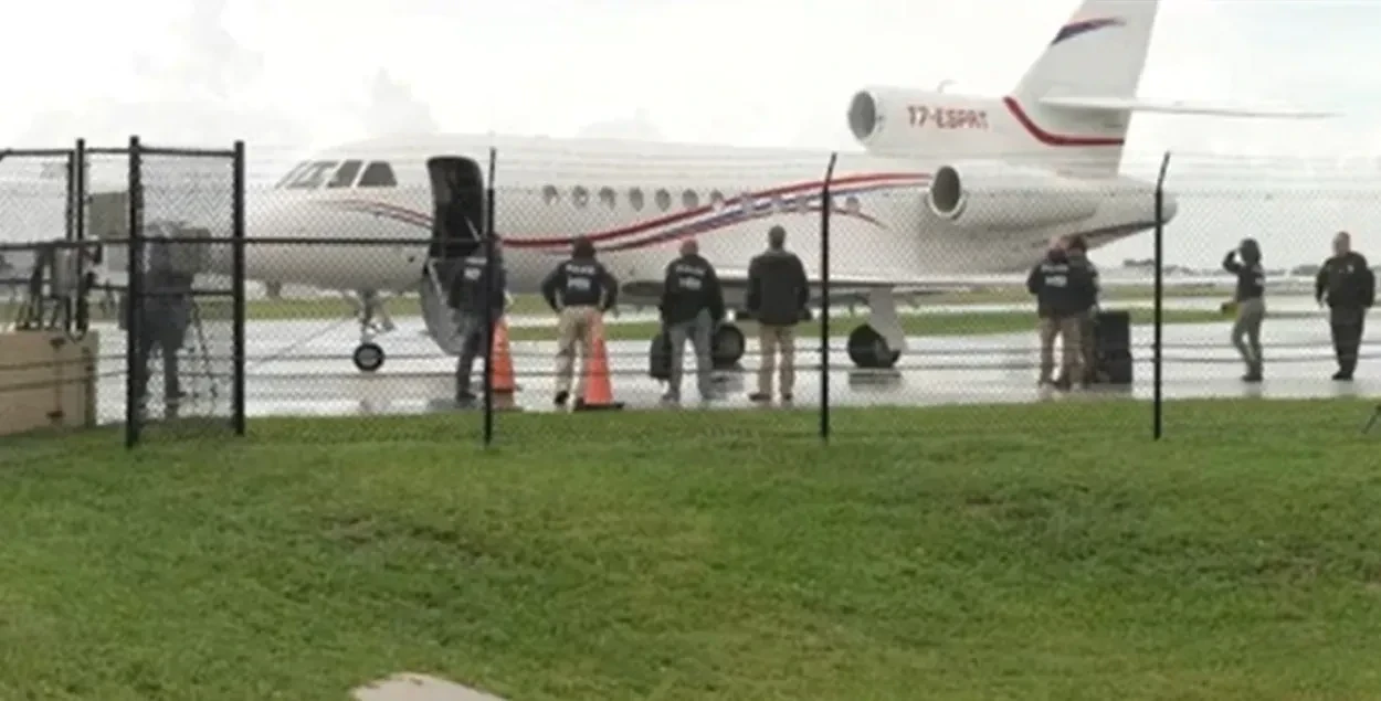 СМИ: еще один самолет Венесуэлы удерживается в Доминикане по запросу США