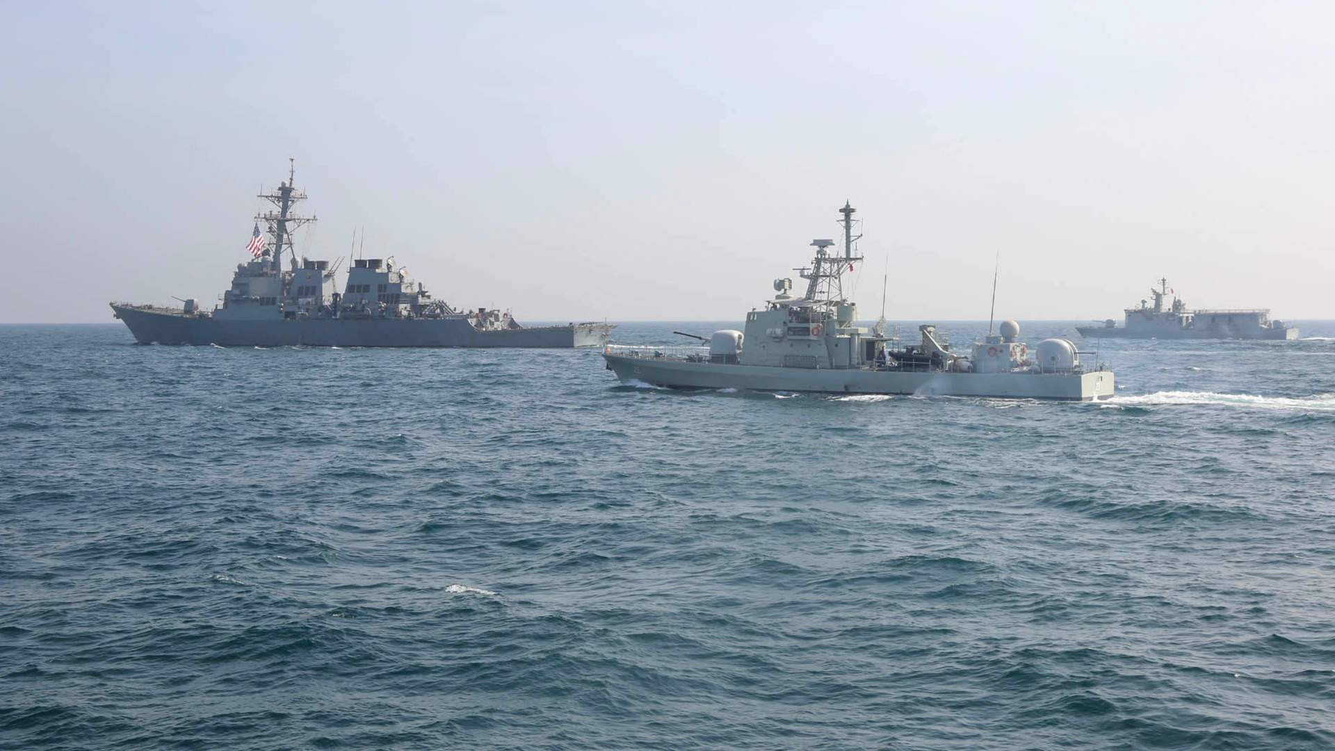 СМИ: Иран может изолировать часть кораблей ВМС США в Персидском заливе