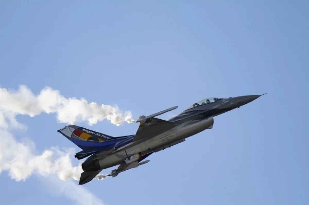 СМИ: истребитель F-16 в Украине мог быть уничтожен обломками российской ракеты