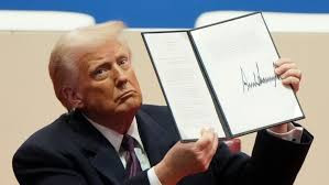 СМИ: Суд заблокировал указ Трампа об ограничении права на гражданство