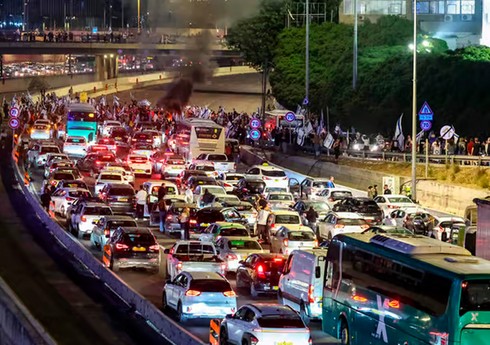 СМИ: В Израиле после отставки главы Минобороны начались акции протеста