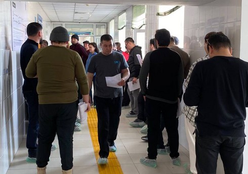 СМИ: Жители Актау вновь пришли сдавать кровь для пострадавших при авиакатастрофе