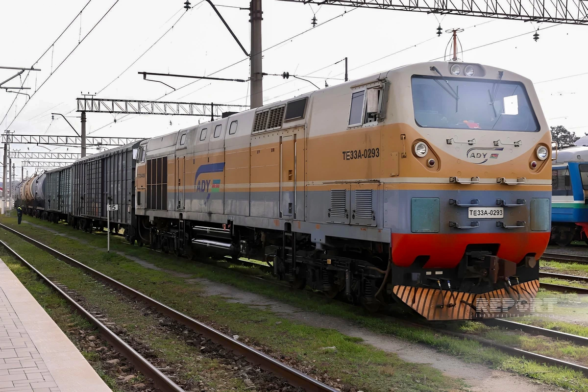 Со станции Баладжары в Армению отправлен поезд с дизтопливом и удобрениями