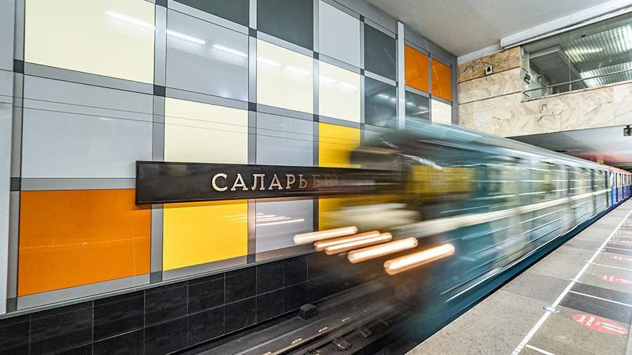 Со станции метро «Саларьево» в Москве эвакуировали людей из-за возгорания кабеля