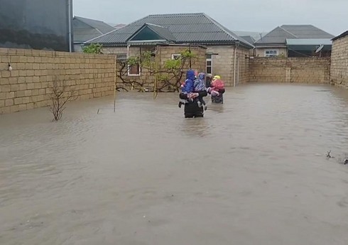 Спасатели МЧС эвакуировали из мест затопления 53 человек, в том числе 19 детей