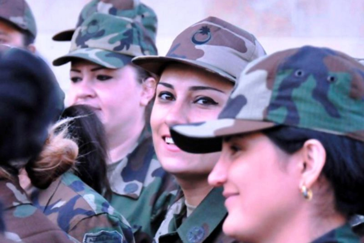 Срок сверхсрочной службы для женщин в Азербайджане сокращается до 6 месяцев