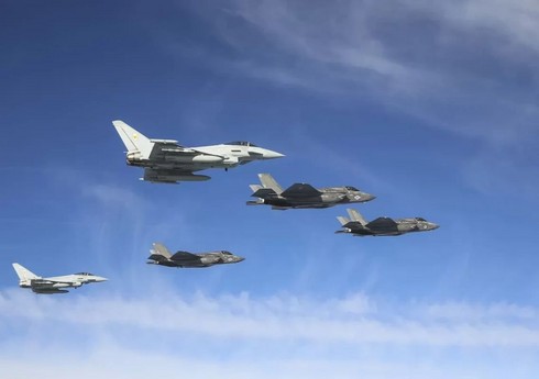 США и Британия ударили по объектам хуситов в Сане и Йемене