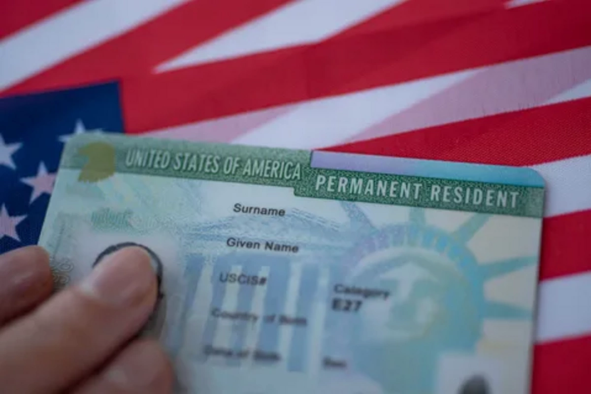 США изменили порядок оформления грин-карт