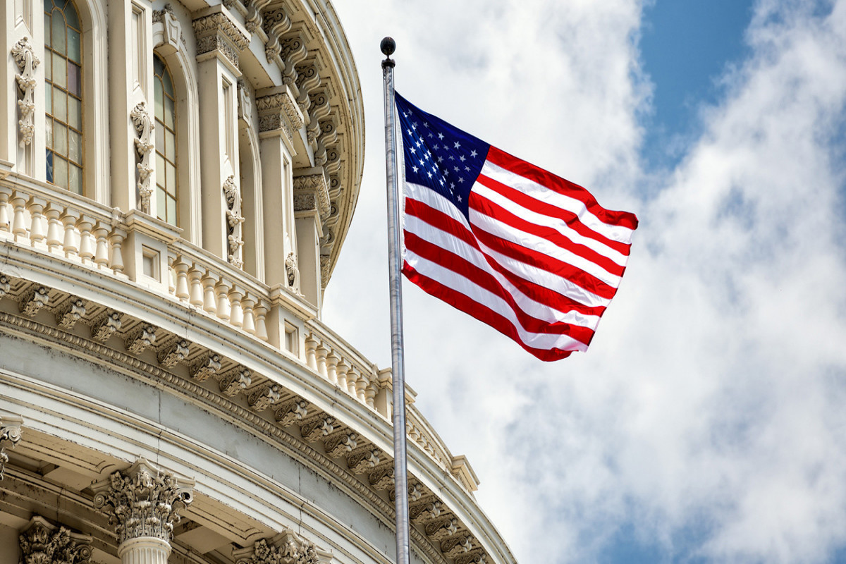 США могут лишить зарплат отправленных в отпуск из-за шатдауна