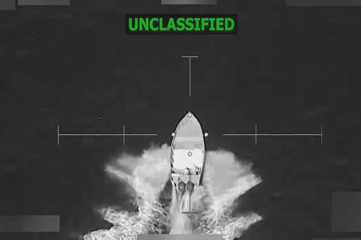 США ударили по судну наркоторговцев в Тихом океане