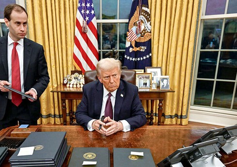 США вводят пошлины на продукцию из Канады, Китая и Мексики на $1,5 трлн