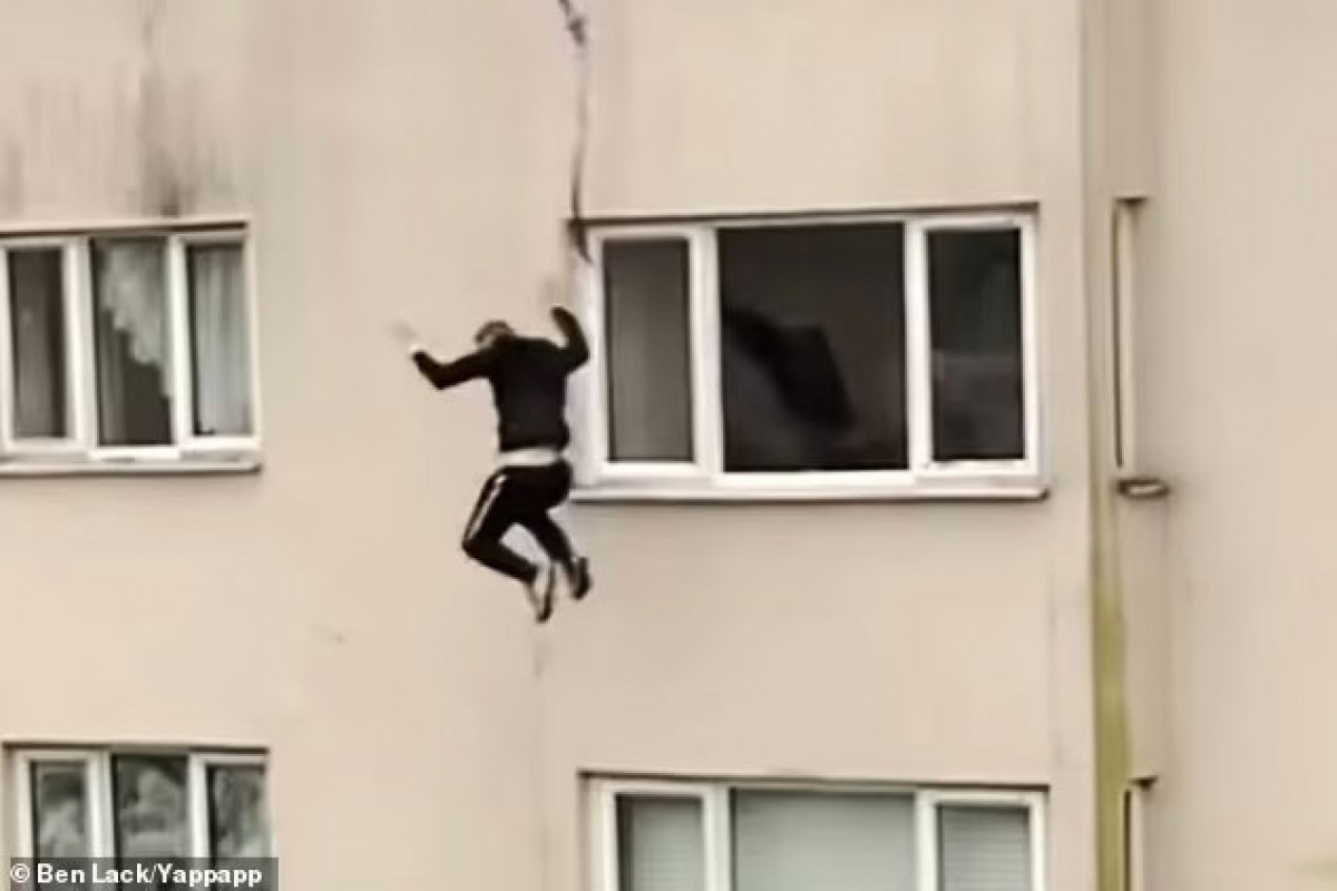 Стало известно о состоянии ученика, выпавшего из окна второго этажа школы в Баку - ОБНОВЛЕНО