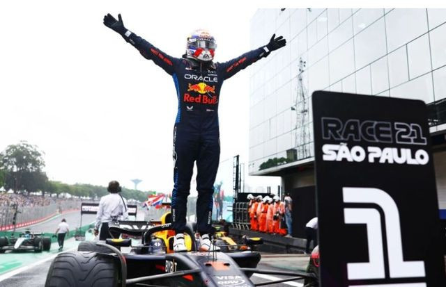 Стартовавший с 17 места Ферстаппен выиграл Гран-при Бразилии "Формулы-1"