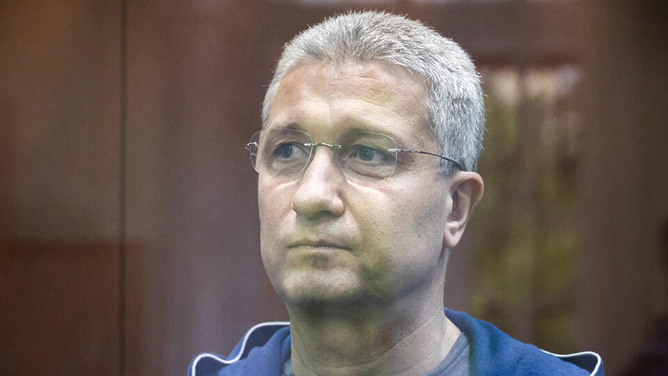 Суд арестовал восемь автомобилей и два мотоцикла экс-замглавы Минобороны РФ