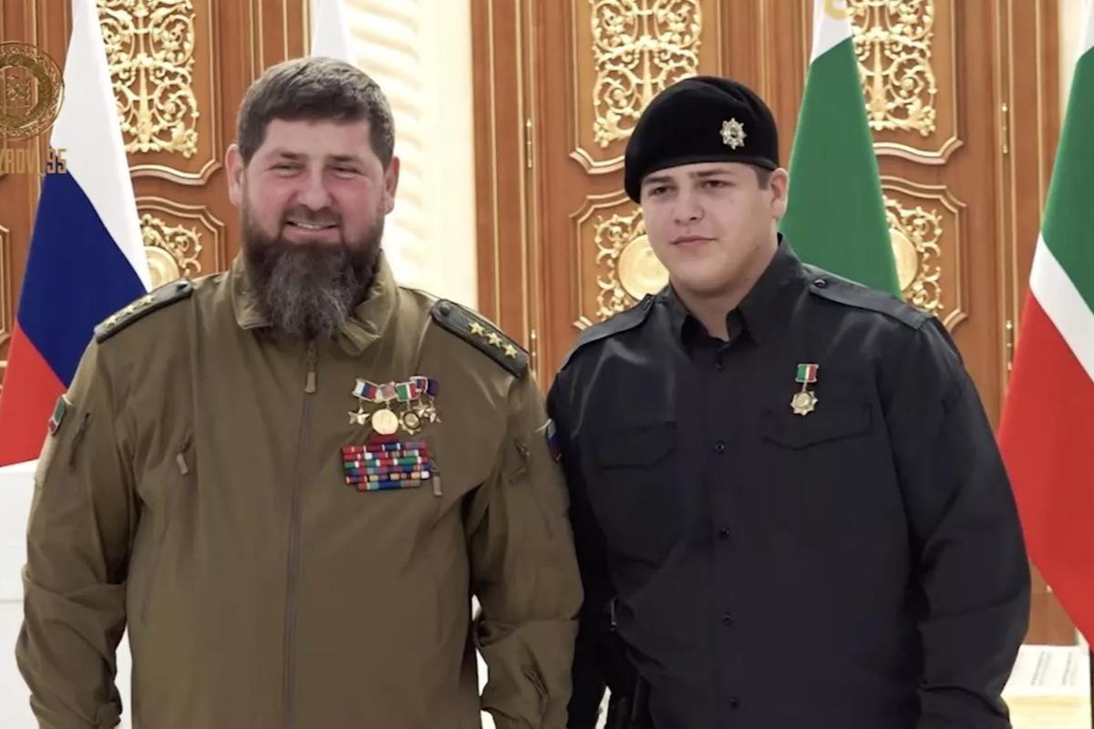 Сын Рамзана Кадырова попал в аварию в Грозном