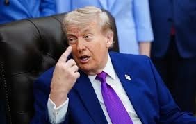 Трамп может заменить выступления артистов к 250-летию США митингом с его участием