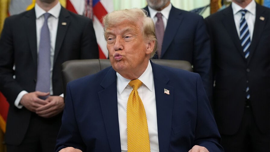 Трамп: США продают оружие странам ЕС, которые могут поставлять его Украине