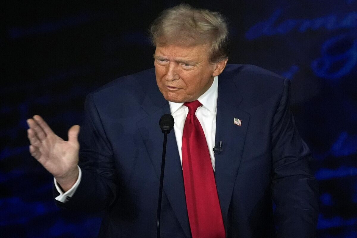 Трамп упрекнул Байдена, что он все свое время проводит на пляже