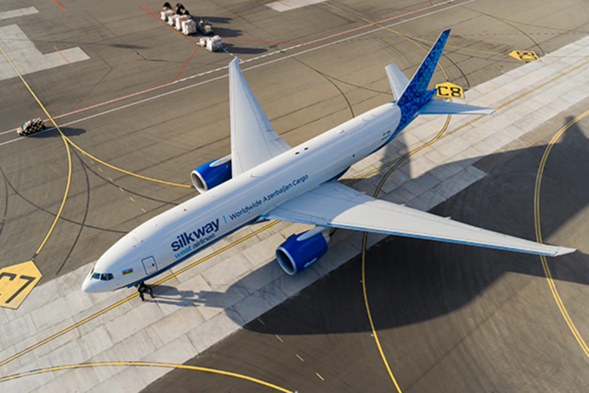 Третий грузовой самолет Boeing 777 авиакомпании Silk Way West Airlines прибыл в Баку