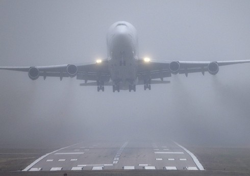Три рейса AZAL в связи с туманом были направлены из Баку в Гянджу