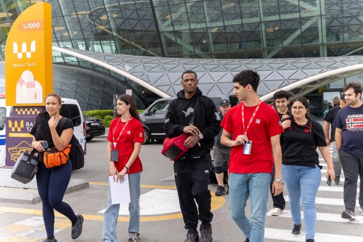 Участник главного боя турнира UFC в Баку Джамаал Хилл прибыл в Азербайджан