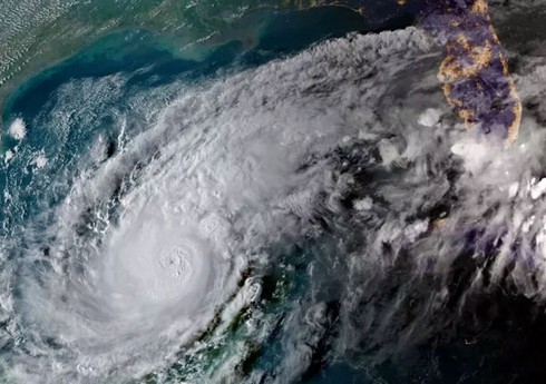 Ураган "Милтон" в Мексиканском заливе ослаб до третьей категории