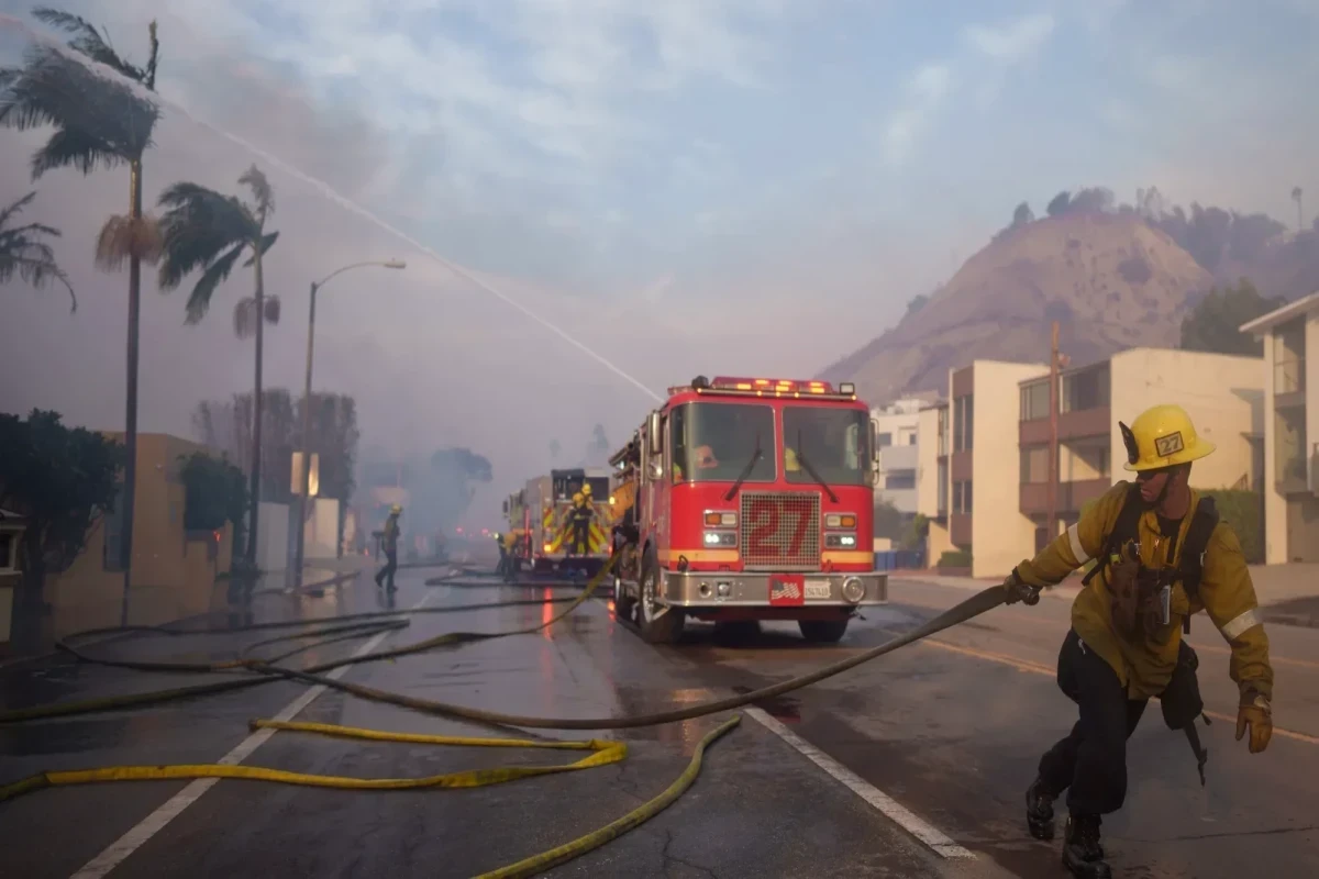 Ущерб от пожаров в Калифорнии оценили почти в $50 млрд