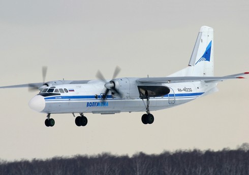В аэропорту Якутска приземлился самолет Ан-24 с поломанным шасси