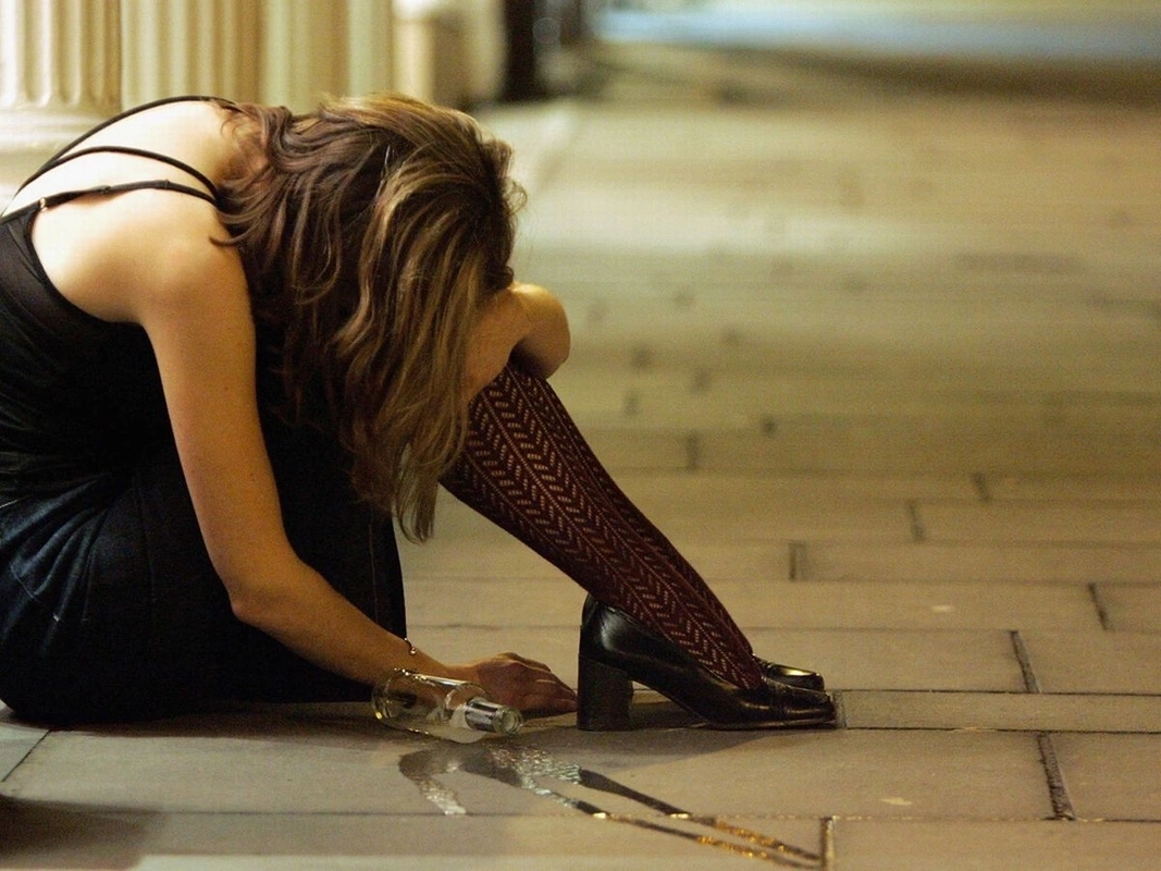 В Азербайджане 49-летнюю женщину убили во время застолья: кажры с места преступления - ВИДЕО