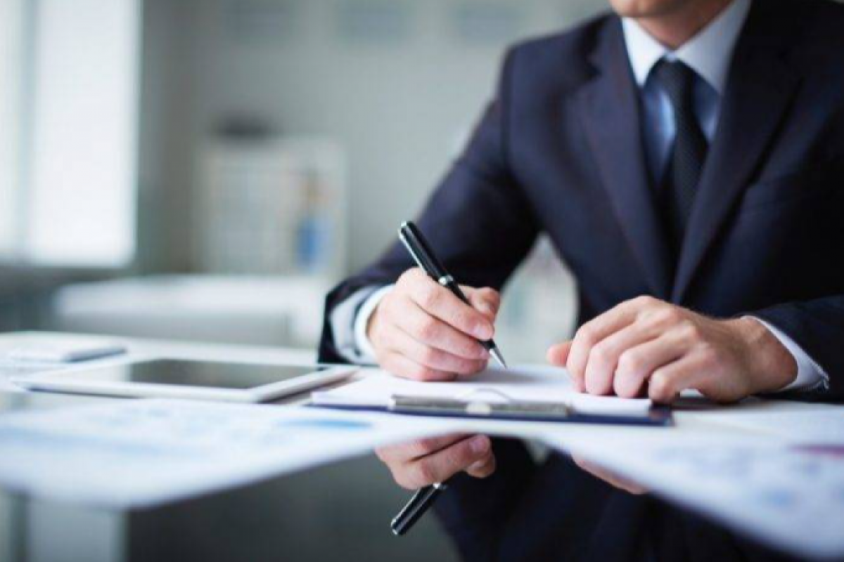 В Азербайджане госслужащим, назначенным на должность вне места жительства, будет выплачиваться ежемесячная компенсация в размере 250 манатов