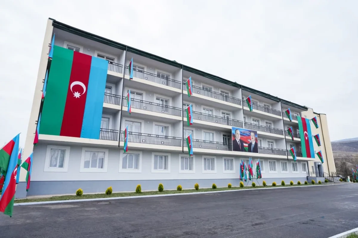 В Азербайджане группе военнослужащих предоставлены квартиры