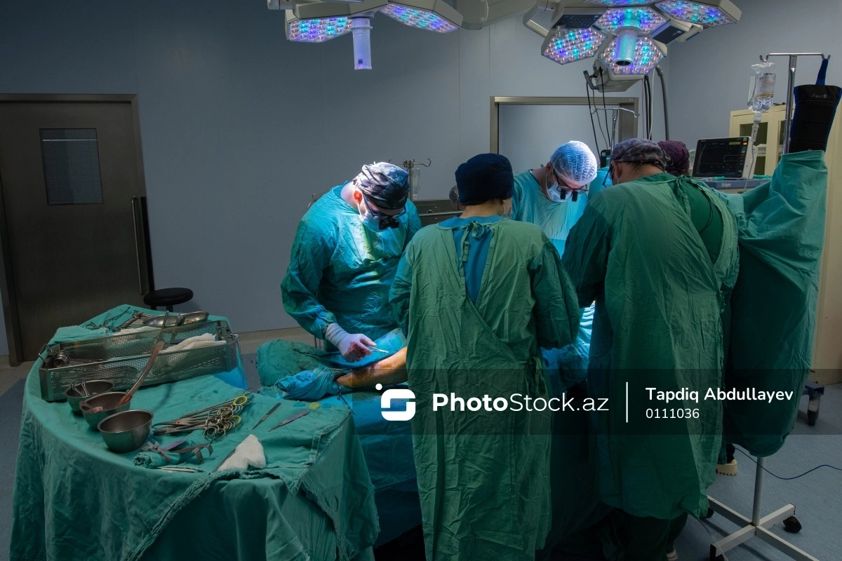 В Азербайджане инициируют расследование в отношении врача за прямую трансляцию операции в TikTok