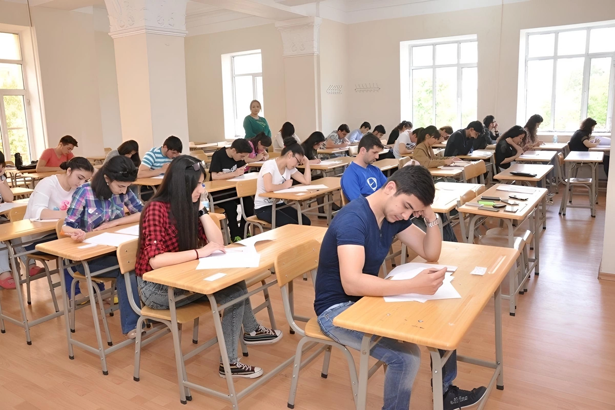 В Азербайджане изменили время начала экзаменов