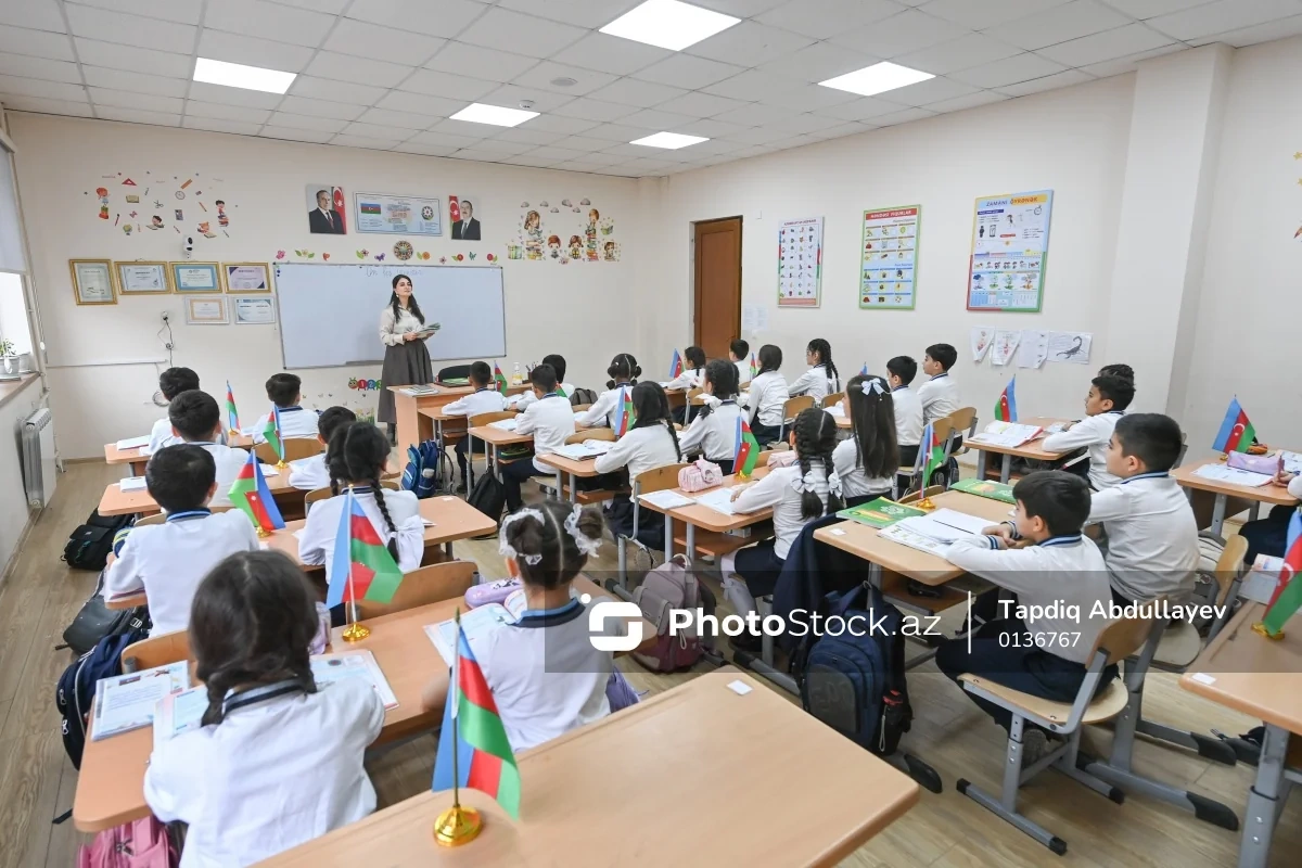 В Азербайджане начался процесс электронного перевода учащихся